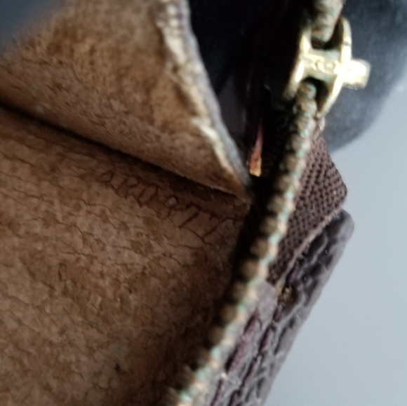 Louis Vuitton Vintage Classic Pouch - Picture 4 of 12